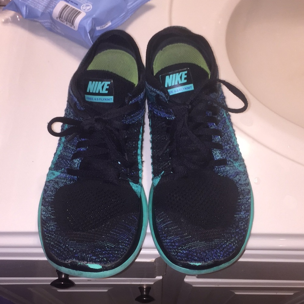 Nike flynit 4.0 tennis shoes